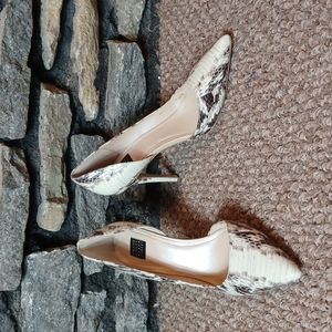 White House Black Market pointed toe heels sz 7.5